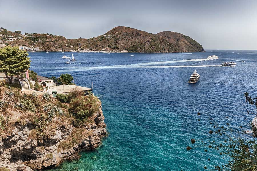 Vacanze Isole Eolie: perché preferire il viaggio in barca